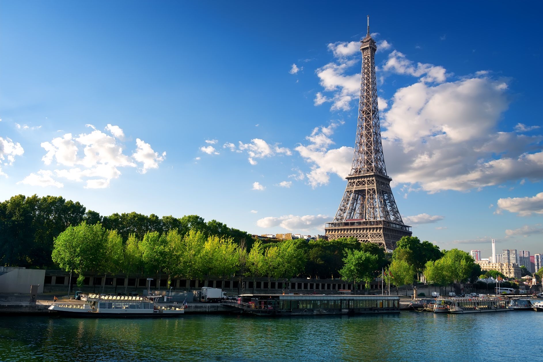 tour-eiffel-in-paris-2021-08-26-17-20-15-utc